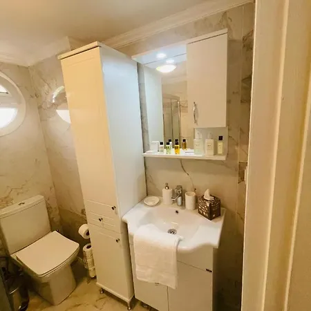 Lakeside Gardens - 2 Bedroom - Sleeps 6